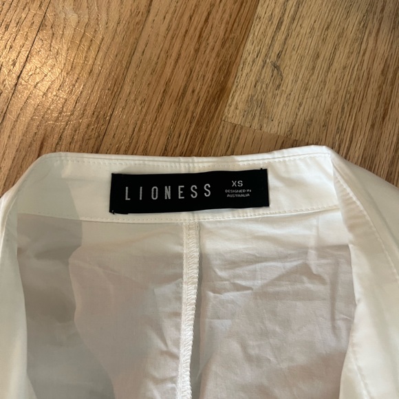 Lioness Barely There Shirt - Picture 4 of 4